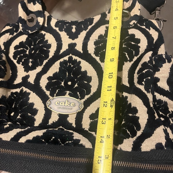 🎉Cake by Petunia Pickle black velvet cosmopolitan! Retail $350. Sold out! - Picture 8 of 8